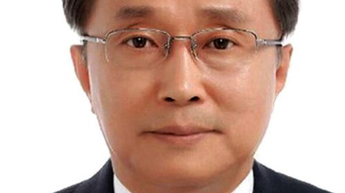 문 대통령, 이진성 헌재소장 후임에 유남석 헌법재판관 지명