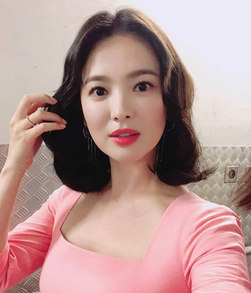 song hye kyo pink dress Song Hye-Kyo, Aug 4, 2014 : South Korean actress Song Hye-kyo attends a  presentation of her new movie,"My Brilliant Life" in Seoul, South Korea.   Lee Jae-Won/AFLO/Alamy Live News Stock Photo -