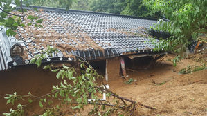 전북에 밤사이 폭우&hellip;주택 매몰 1명 부상&middot;농경지 침수