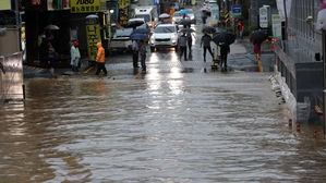 광주 또 시간당 61mm 폭우&hellip;도로 침수 잇따라