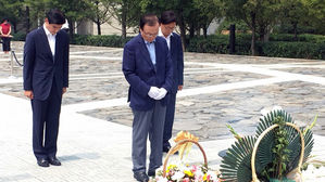 이해찬, 오늘 봉하 참배&hellip;한달 만에 다시 찾아 '취임 신고'
