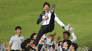 [슬라이드 포토] '절실함이 맺어준 금메달'&hellip;대한민국, 일본 격파하고 2연패!