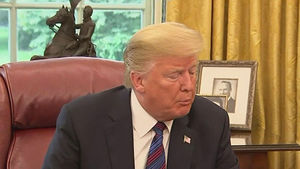 매케인 장례식 초대 못 받은 트럼프, 추모 없이 골프장 직행