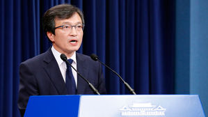 靑, '정부 예산정보 무단열람 의혹' 심재철에 "자숙해 달라"