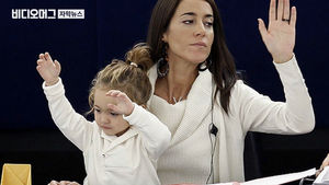 [단독] 아이 안고 등원하는 국회의원…우리나라서도 보게 되나