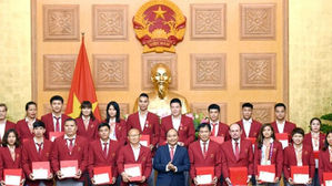 베트남 총리, AG 4강 신화 박항서 축구팀·메달리스트 치하