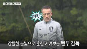 공 좀 차는 벤투 감독?&hellip;비바람 뚫고 훈련하는 벤투호