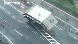 日 열도 휩쓴 '제비'…25년 만의 최강 태풍에 긴장