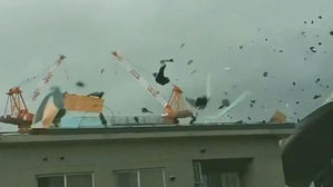 일본 덮친 태풍 '제비'…간사이 공항 폐쇄 장기화 우려