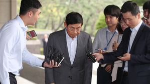 삼성전자 이상훈 의장 검찰 출석…노조와해 의혹에 '묵묵부답'