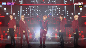 [SBS Star] VIDEO: BIGFLO Leaves the Audience Breathless with 'Upside Down'