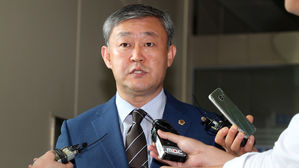 경찰에 출석한 송성환 전북도의회 의장&hellip;"무죄 입증하겠다"