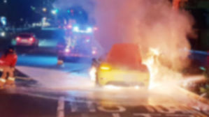 주행 중인 포르쉐에서 불&hellip;경찰 "엔진 발화 추정"