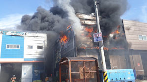 인천 도색업체 가구 창고 불 확산…대응 3단계 발령