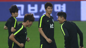 기성용 "대표팀 은퇴 여전히 고려&hellip;아시안컵까지는 함께"