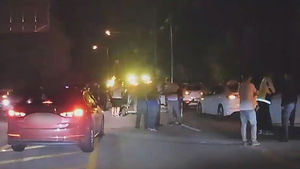 화물차에서 쏟아진 '가축분뇨'&hellip;차량 14대 미끄러져