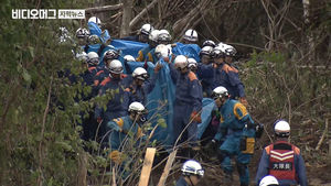 매몰된 마을 앞 애타는 가족&hellip;日 경제 피해 장기화 우려