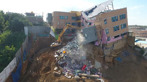 상도 유치원 기울어진 부분 철거&hellip;구청의 뒤늦은 사과