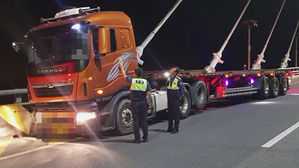 거가대교서 트레일러 몰고 '음주 난동'&hellip;5시간 만에 제압