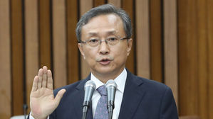 국회 인사청문특위, 유남석 헌재소장 후보자 청문보고서 채택