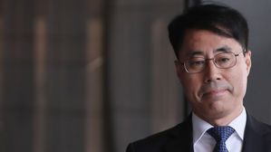 '문건파기' 前 연구관 "증거인멸 방지 서약서 어쩔 수 없이 썼다"