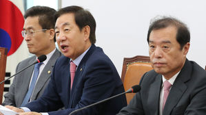 한국당 "강남 살 필요 없다는 장하성 집값 4억 5천만 원 올라"