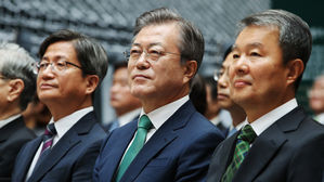 '사법 농단' 직접 언급한 대통령&hellip;대법원장은 "수사 협조"