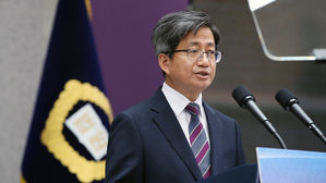 김명수 대법원장 "사법행정권 남용의혹 수사 적극 협조" 약속