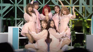 [SBS Star] VIDEO: GWSN's Enchanting Debut Stage Hypnotizes the Audience!