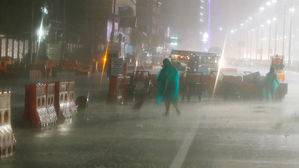 슈퍼태풍 '망쿳' 필리핀 강타&hellip;"주민 1천만 명 영향권"