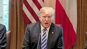 "트럼프, 2천억 달러 중국산 제품 관세 진행 지시"