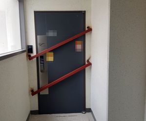 광주 재건축아파트 시공사, 입주못하게 현관문 철근 봉쇄