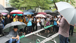 '땅꺼짐' 공사장 인근 아파트, 이 총리 방문에 사고 수습 기대감