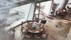 유리문 부순 파도에 비명&hellip;슈퍼태풍 망쿳에 홍콩 마비