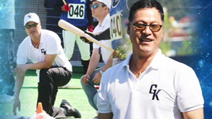 日 타자도 꼼짝 못 한 '전설의 투수'&hellip;감독으로 돌아왔다