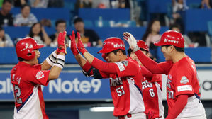 KIA, 삼성 대파…가을 야구 향해 전진!