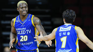 [취재파일] '20시간 비행, 2시간 전 도착' 카메룬 용병 음발라의 강철 체력