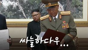 최고존엄 앞에서 '긴장' 타버린 로광철 북한 인민무력상
