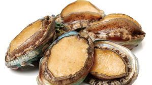 중국 조폭, 남아프리카 전복 '싹쓸이 밀매' 씨말려