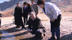 백두산&middot;한라산 물 합수하고&hellip;천지 바라보며 남북정상 '깨알 토크'