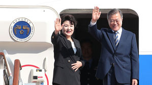 문 대통령, 미국 뉴욕 향발…북미 비핵화 협상 가교역 주목