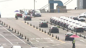 자동차 상당 부분 양보했지만…관세 폭탄 우려 여전