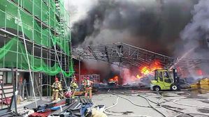 플라스틱 공장 화재로 1명 사망&hellip;"숨진 중국인이 방화한 듯"