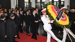 이 총리, 베트남 주석 조문&hellip;"한국도 아쉽기 그지없는 손실"