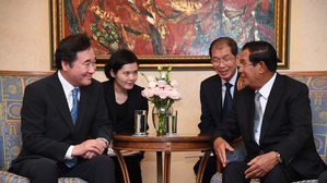 한국&middot;캄보디아 총리, 베트남서 회담&hellip;협력증진 방안 논의