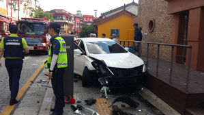 인천서 발레파킹하던 차량이 골목길 돌진…6명 다쳐