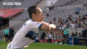 '관제탑 세리머니' 문선민, 이제 접지 않고 때린다