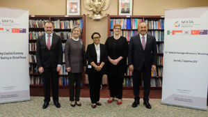 강경화, 멕시코&middot;인니&middot;터키&middot;호주에 한반도 평화 노력 지지 요청