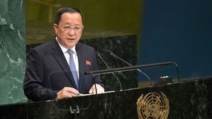 리용호 이어 北 신문도 "제재·대화 양립 불가…美 선택 바로 해야"