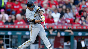 강정호, 대타로 나와 뜬공 아웃&hellip;짧았던 시즌 마감